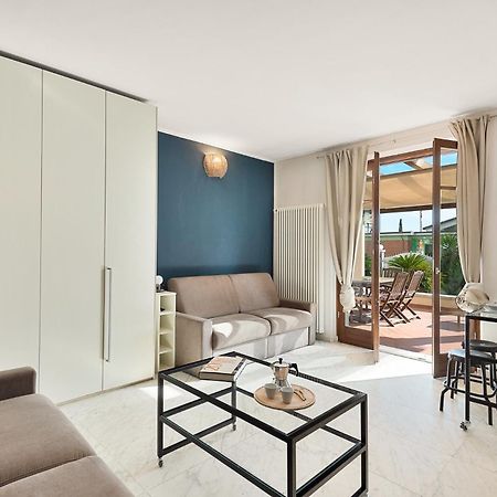 Splendido Monolocale Con Spazioso Giardino E Veranda A 500 Mt Dal Mare Marina Di Carrara Exteriör bild