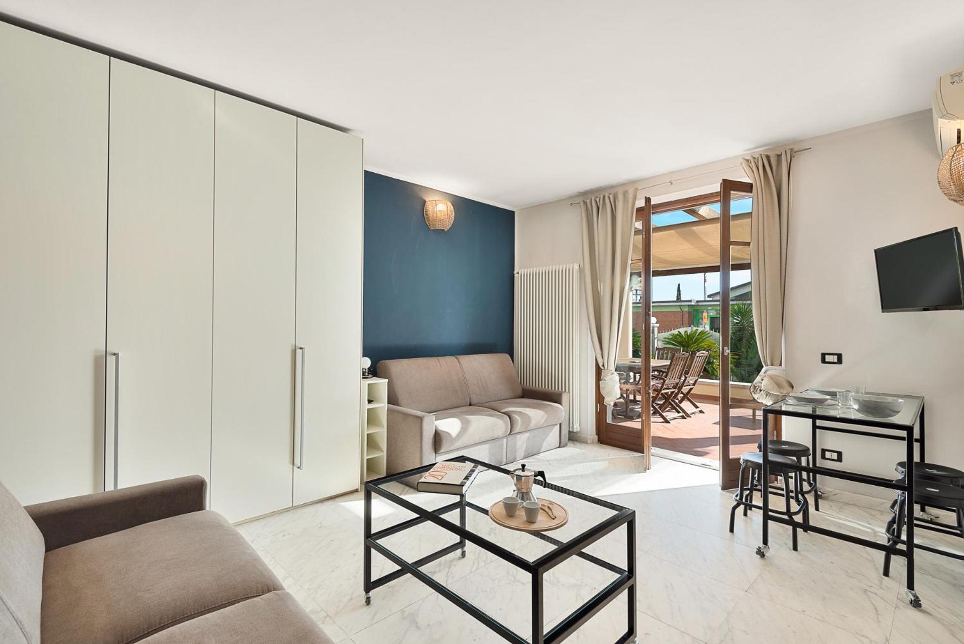 Splendido Monolocale Con Spazioso Giardino E Veranda A 500 Mt Dal Mare Marina Di Carrara Exteriör bild